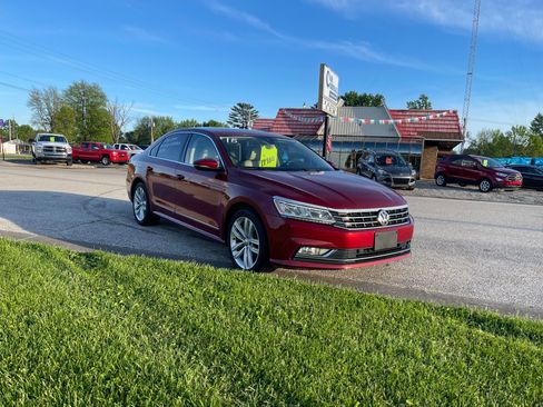 Used 2018 Volkswagen Passat 2.0T SEL Premium image 6