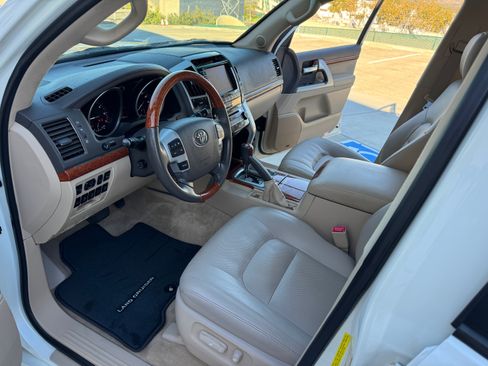Used 2015 Toyota Land Cruiser image 21