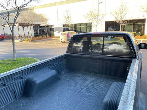 Used 2003 Chevrolet S10 Pickup LS image 9