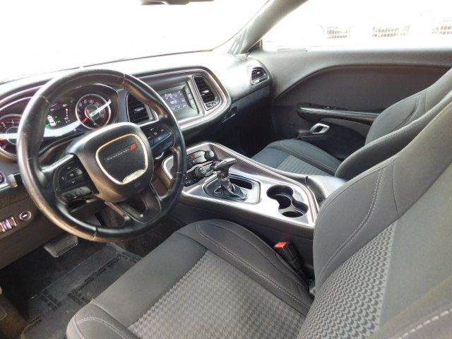Used 2015 Dodge Challenger SXT RWD image 9