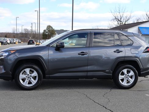 Used 2021 Toyota RAV4 LE image 6