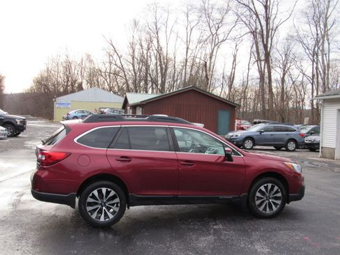 Used 2017 Subaru Outback 2.5i Limited image 11