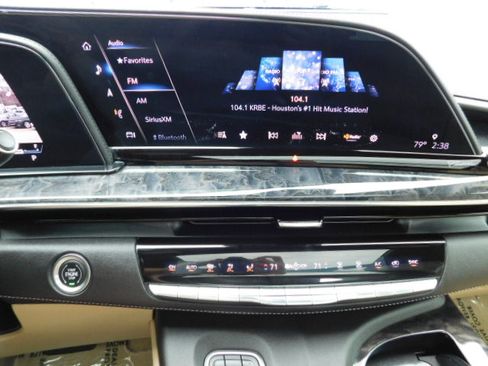 Used 2021 Cadillac Escalade ESV Premium Luxury image 17