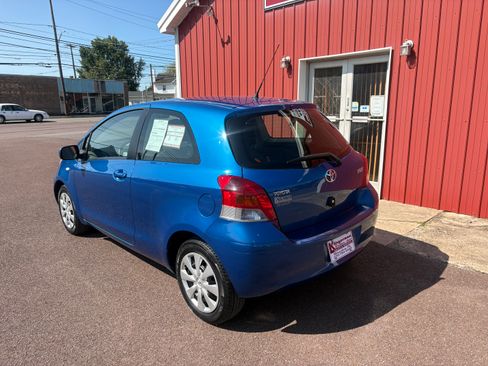 Used 2011 Toyota Yaris 2-Door Hatchback FWD image 4
