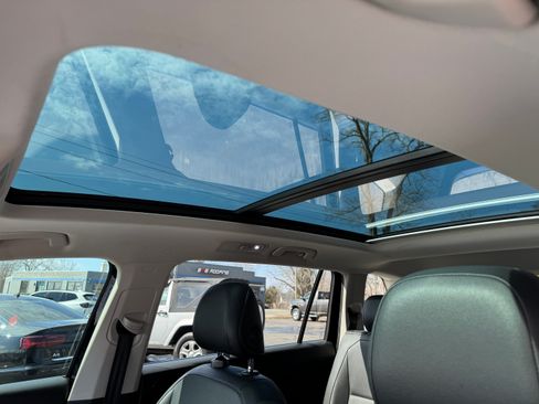 Used 2018 Volkswagen Tiguan SEL image 9