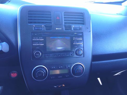 Used 2014 Nissan Leaf S FWD image 17