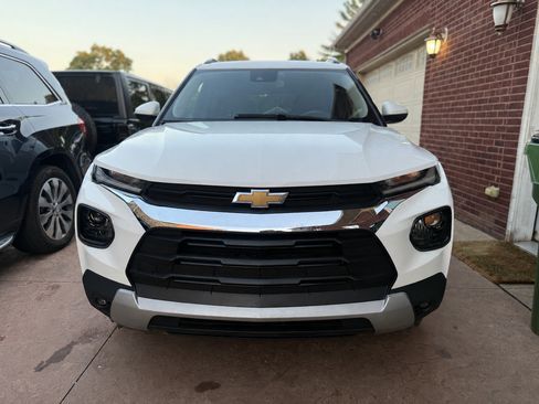 Used 2023 Chevrolet TrailBlazer AWD LT image 2