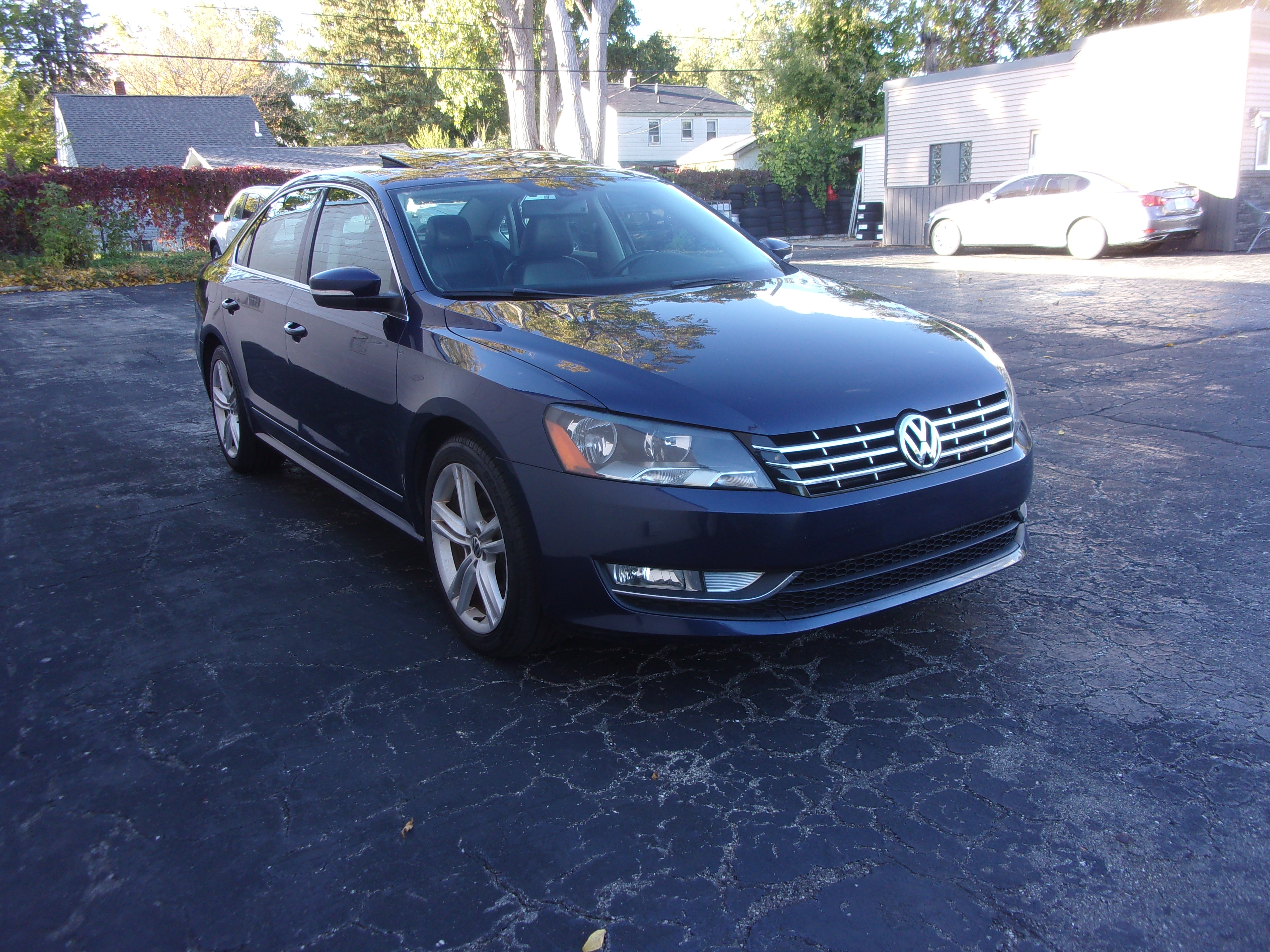 Used 2013 Volkswagen Passat TDI SEL Premium FWD image 3