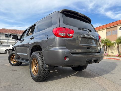 Used 2017 Toyota Sequoia SR5 image 6