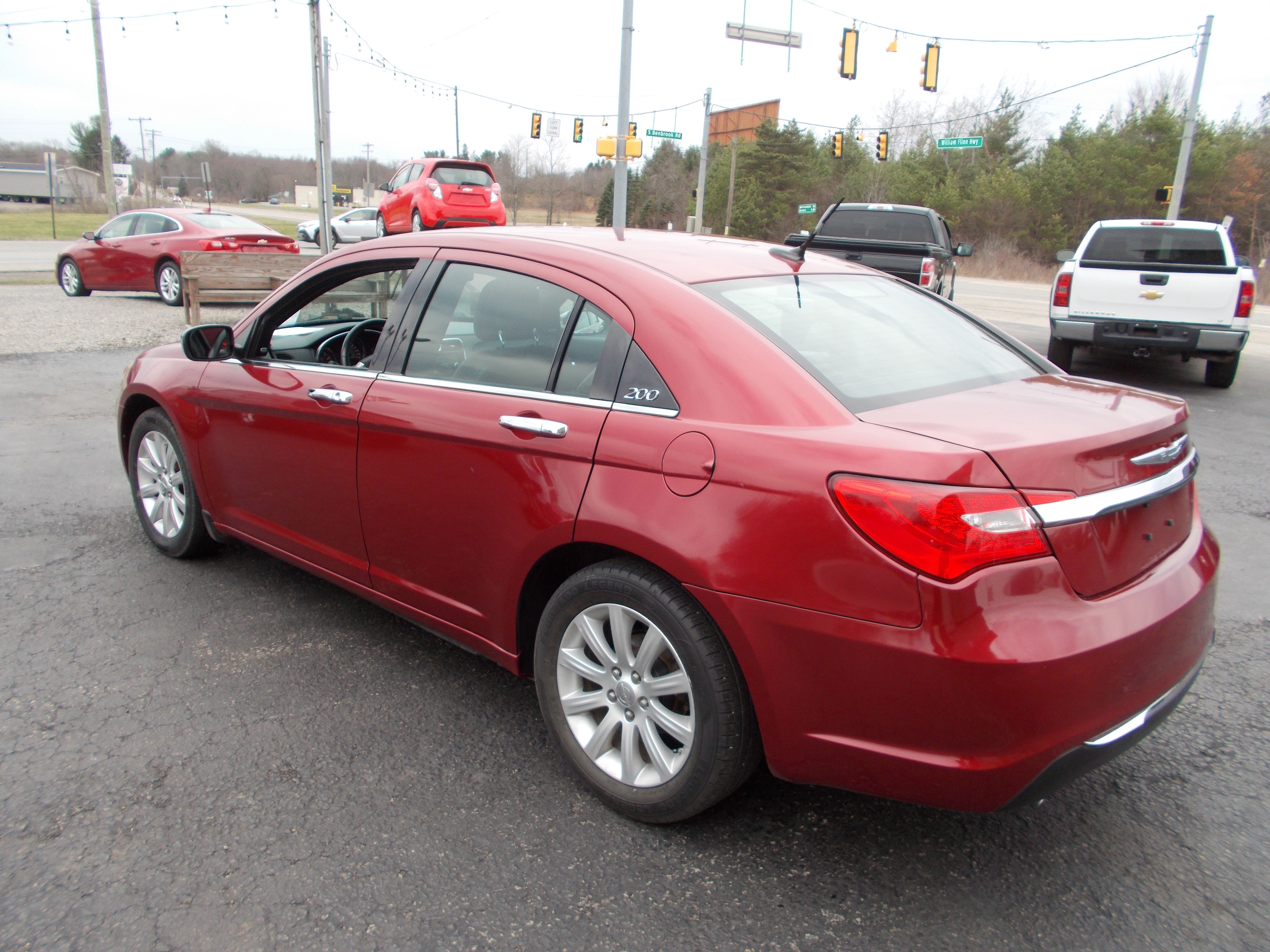 Used 2013 Chrysler 200 Limited FWD image 7
