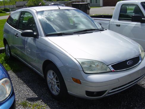 Used 2007 Ford Focus ZX3 Hatchback FWD image 2