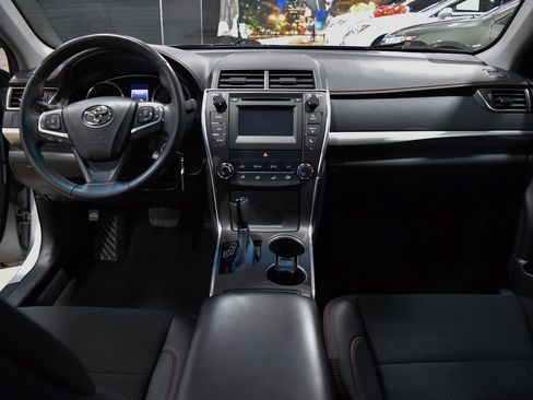 Used 2016 Toyota Camry SE image 22
