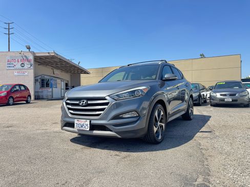 Used 2017 Hyundai Tucson FWD image 2