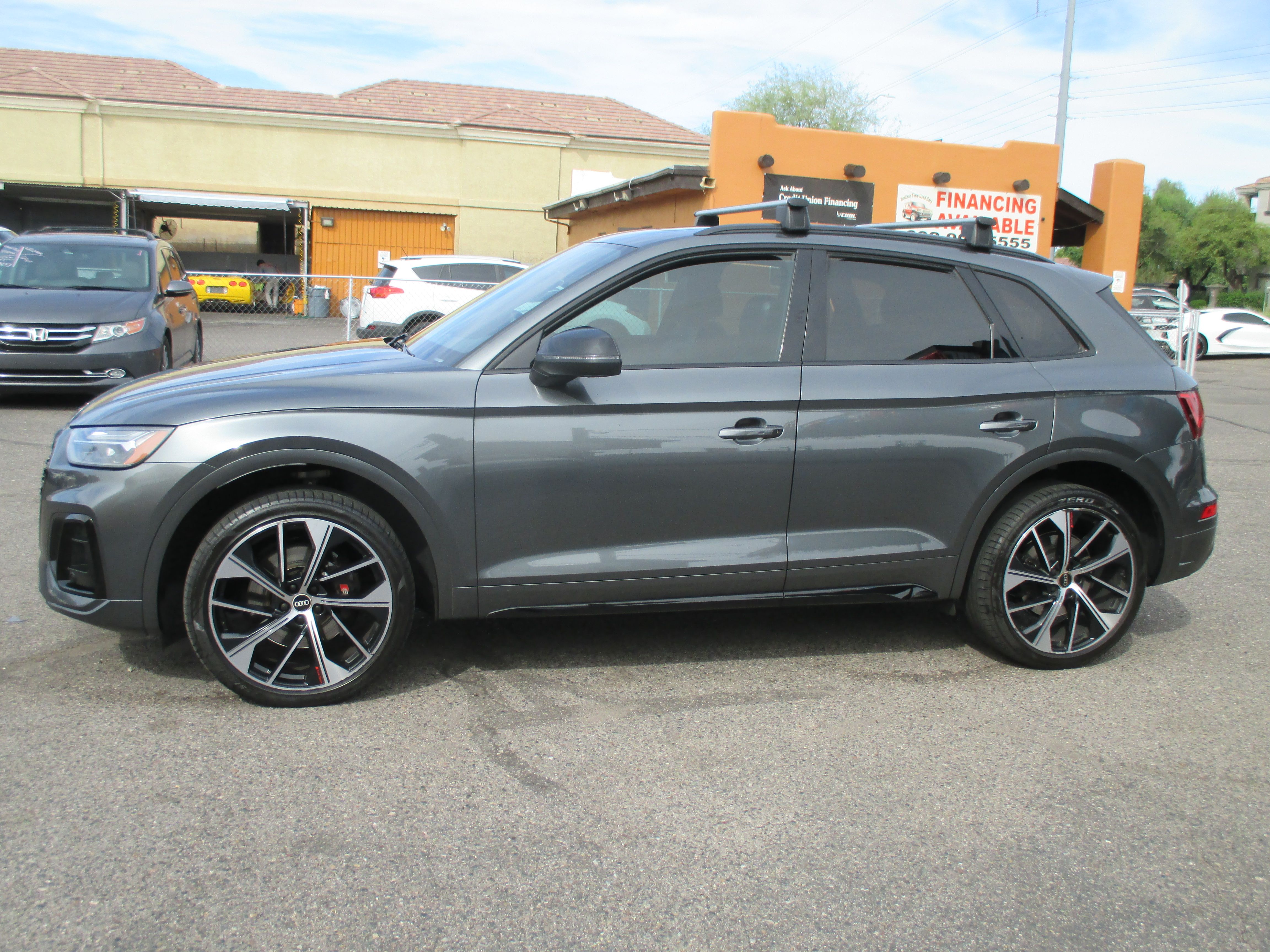 Used 2022 Audi SQ5 Premium Plus w/ Luxury Package AWD/4WD image 2