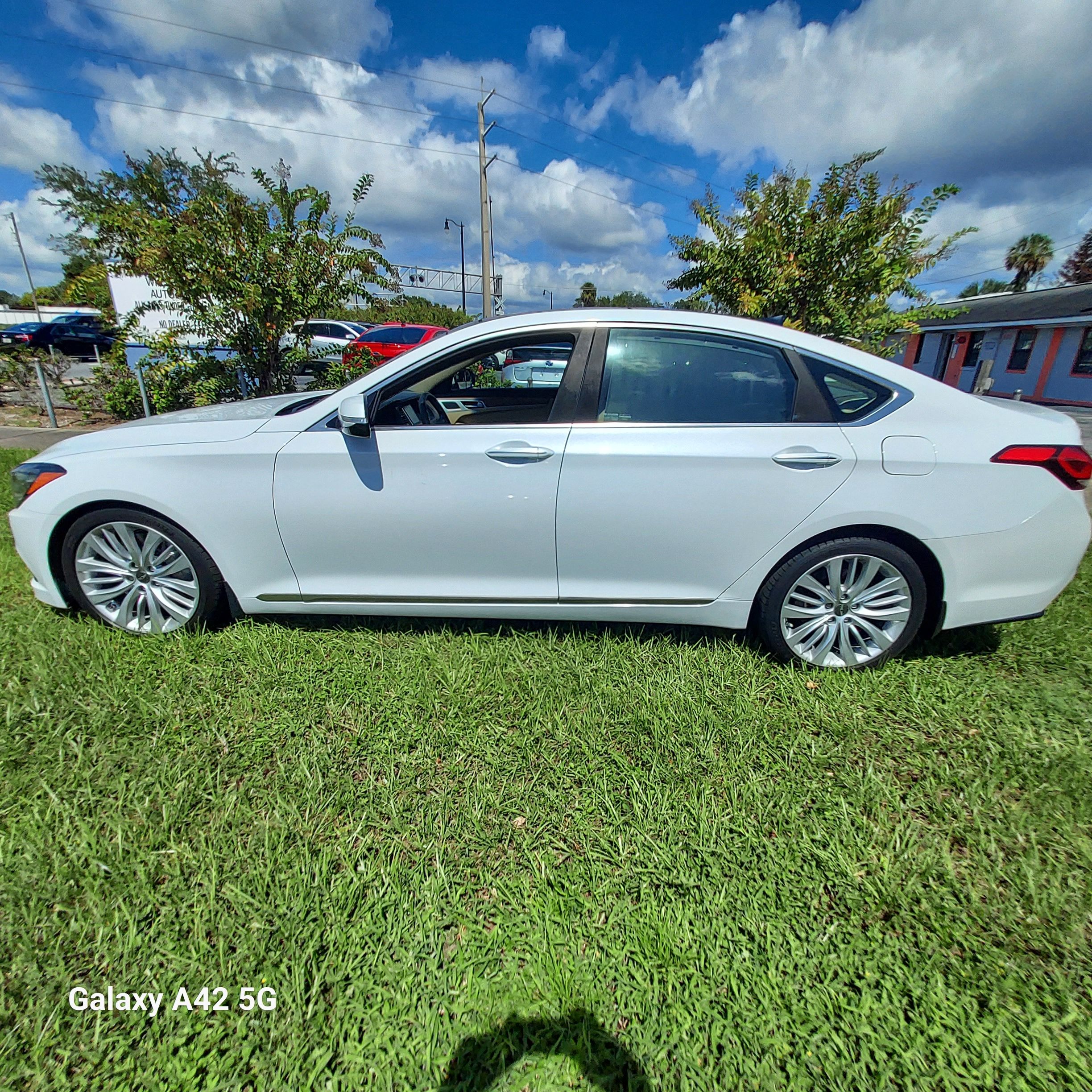 Used 2015 Hyundai Genesis 5.0 RWD image 1
