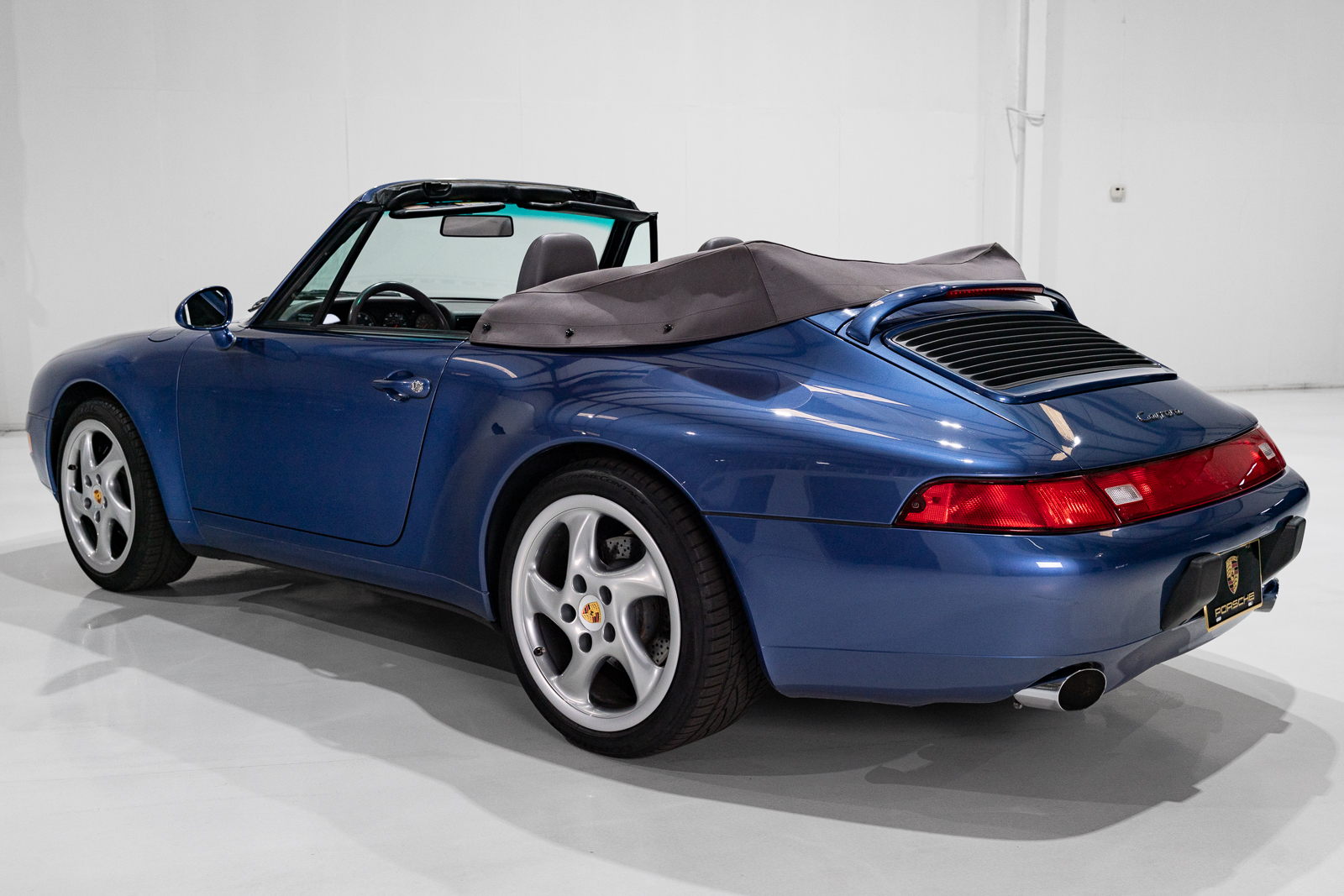 Used 1997 Porsche 911 Carrera Cabriolet RWD image 10