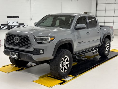 Used 2020 Toyota Tacoma 4x4 Double Cab image 2