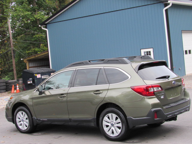 Used 2018 Subaru Outback 2.5i Premium AWD/4WD image 6