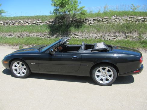 Used 2000 Jaguar XK8 Convertible RWD image 12