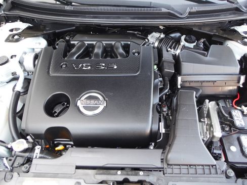 Used 2011 Nissan Altima 3.5 SR Sedan FWD image 22