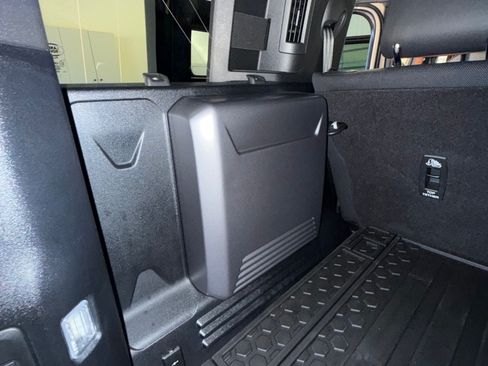 Used 2025 Land Rover Defender 110 OCTA image 34