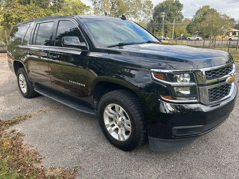 Used 2019 Chevrolet Suburban LT image 4