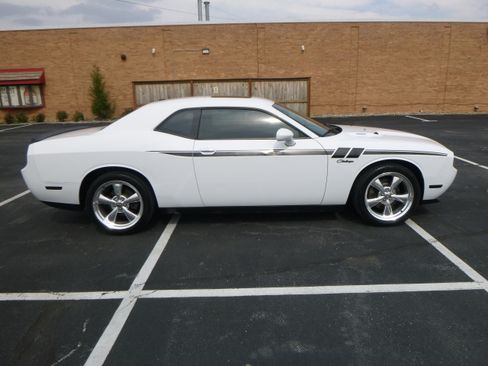 Used 2011 Dodge Challenger R/T image 5