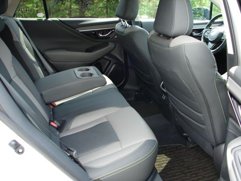 Used 2025 Subaru Outback Onyx Edition AWD/4WD image 9