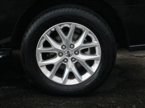 Used 2021 Ford Expedition 2WD XLT image 3