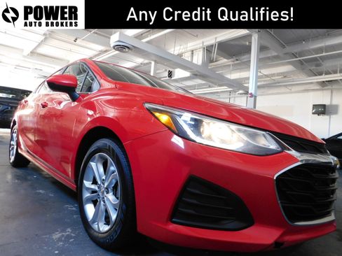 Used 2019 Chevrolet Cruze LT image 1