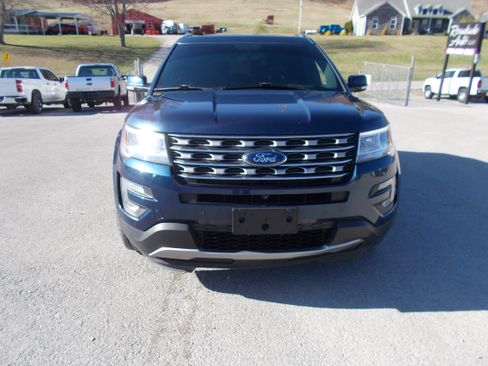 Used 2017 Ford Explorer Limited image 3