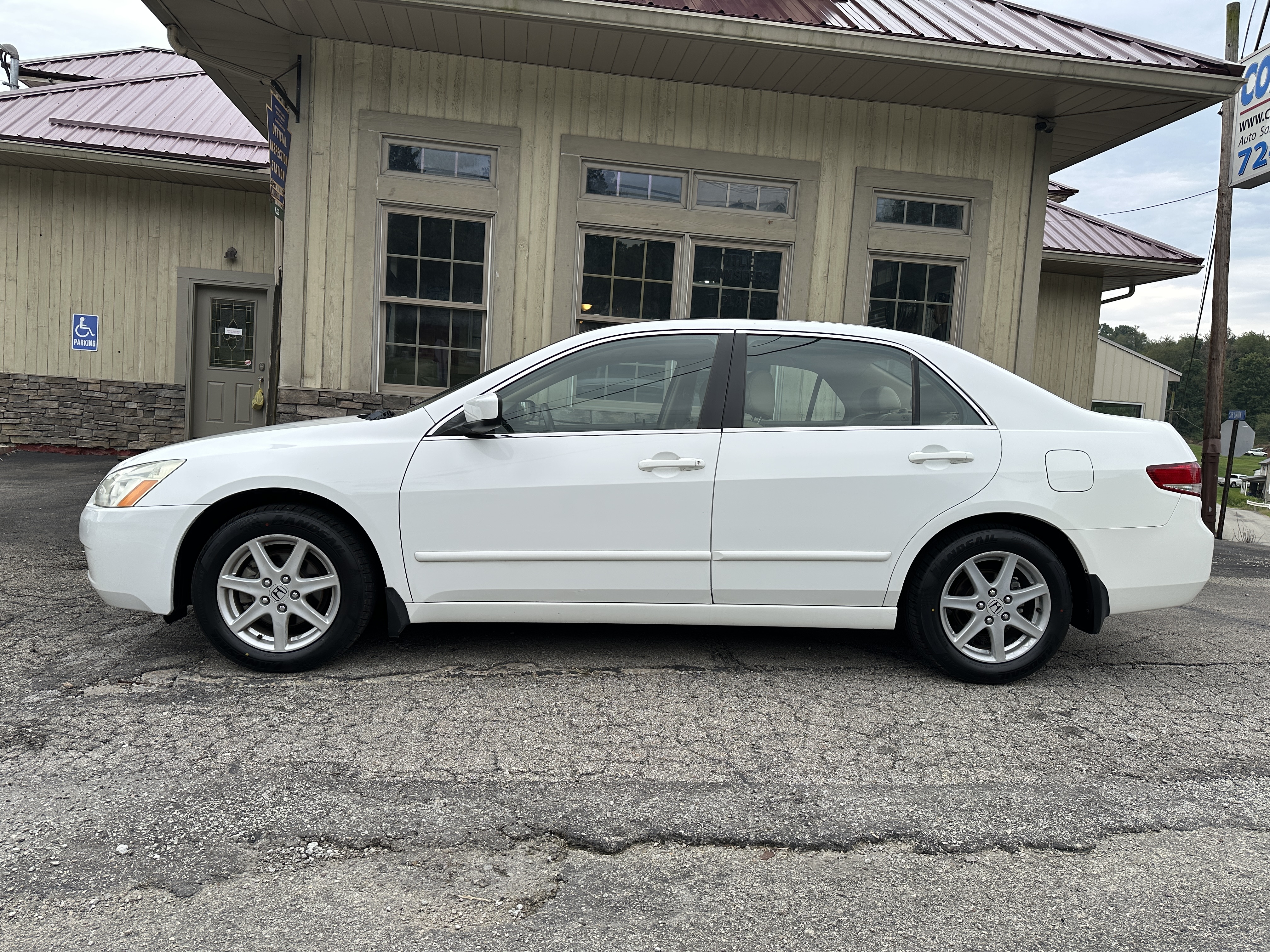 Used 2004 Honda Accord EX V6 Sedan image 2