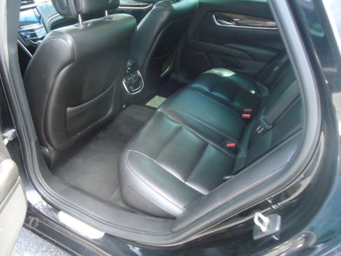 Used 2013 Cadillac XTS Luxury FWD image 9