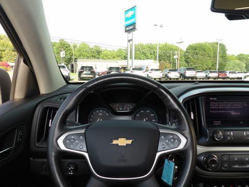 Used 2019 Chevrolet Colorado 4x4 Crew Cab LT image 2