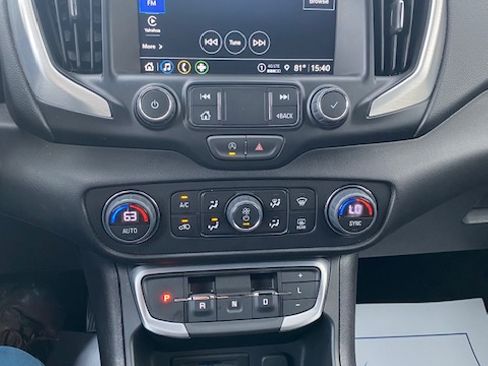 Used 2024 GMC Terrain SLT image 7
