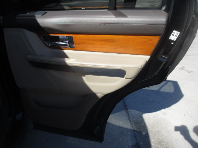 Used 2010 Land Rover Range Rover Sport HSE LUX AWD/4WD image 12