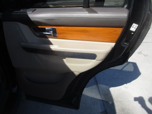 Used 2010 Land Rover Range Rover Sport HSE LUX image 12