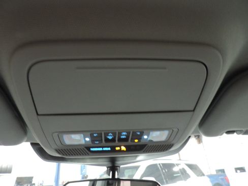 Used 2023 Ford Explorer XLT image 40