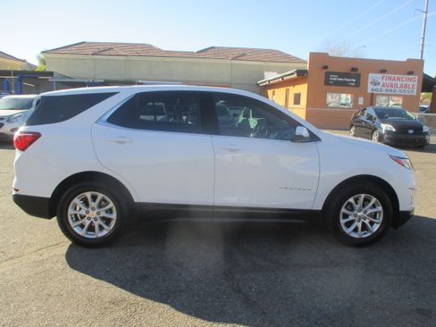 Used 2019 Chevrolet Equinox LT image 2