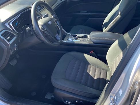 Used 2017 Ford Fusion SE image 14