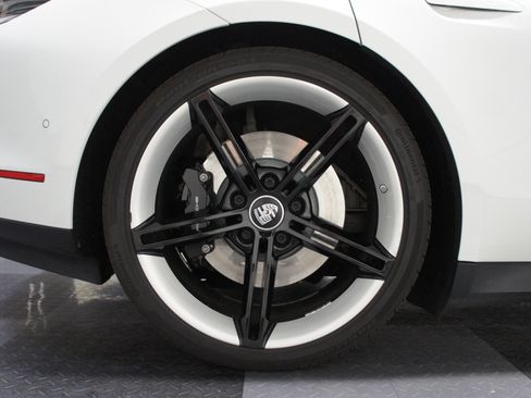 Used 2020 Porsche Taycan Turbo image 22