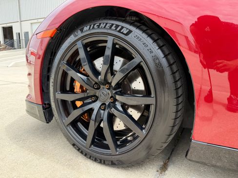 Used 2015 Nissan GT-R Premium AWD/4WD image 14
