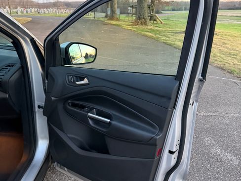 Used 2017 Ford Escape SE image 15