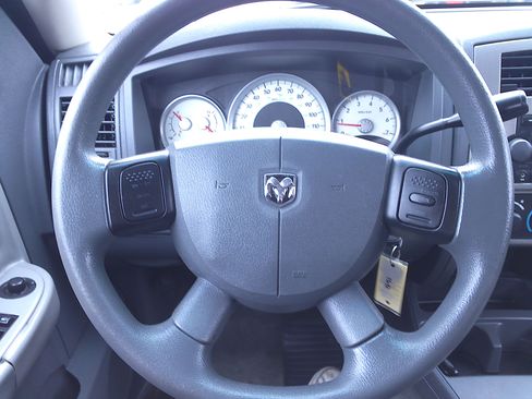 Used 2006 Dodge Dakota SLT image 25