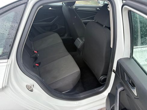 Used 2019 Volkswagen Jetta SE Sedan FWD image 3