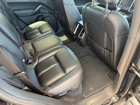 Used 2017 Porsche Cayenne AWD/4WD image 9