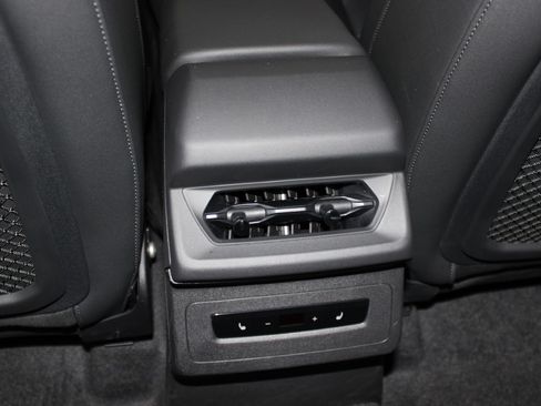 Used 2025 Audi Q6 e-tron Premium RWD image 34