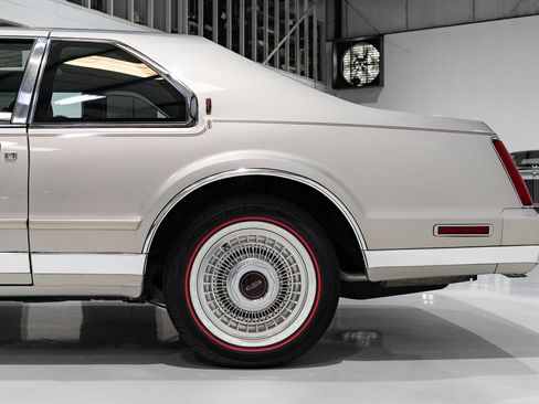 Used 1990 Lincoln Mark VII Blass image 10