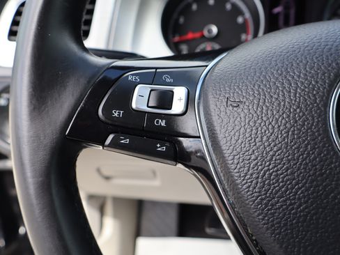 Used 2016 Volkswagen Golf SE image 23