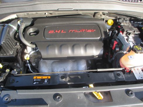 Used 2017 Jeep Renegade Latitude image 18